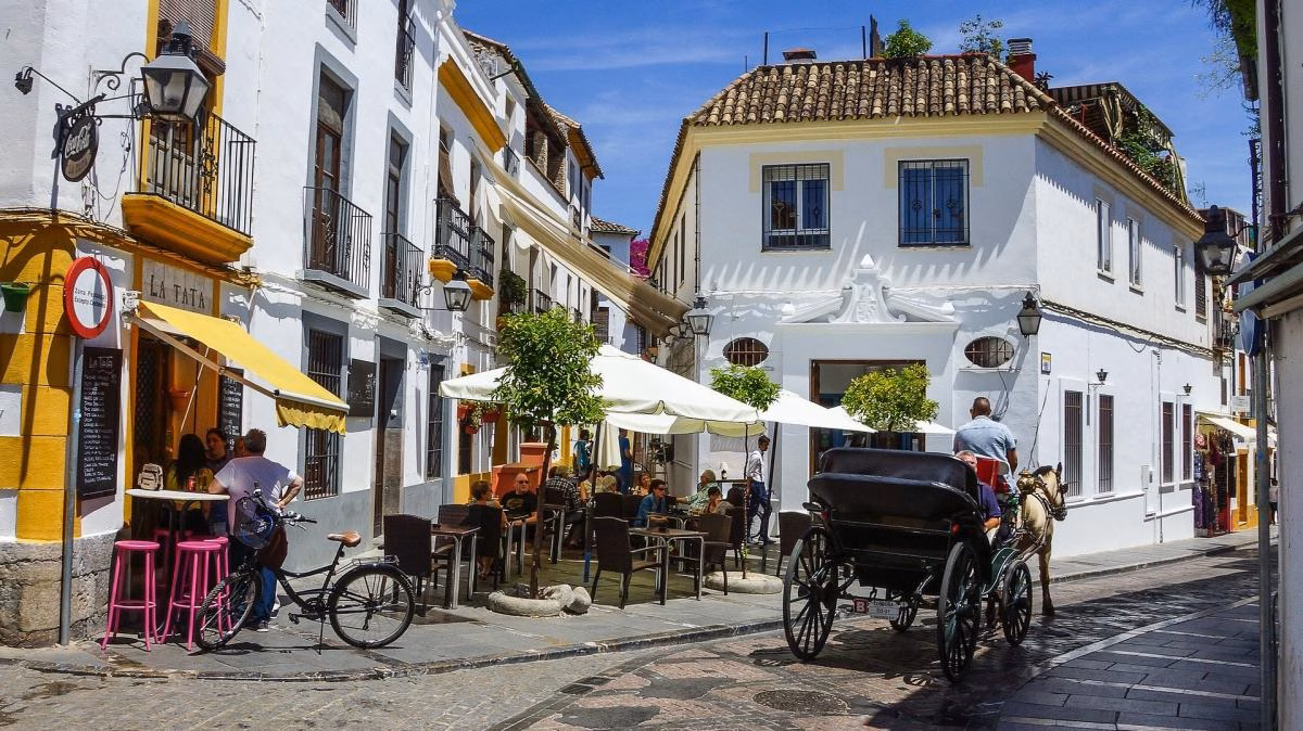 CCOO insta al Gobierno andaluz y a la patronal un cambio urgente en el modelo turístico ante la caída del turismo nacional